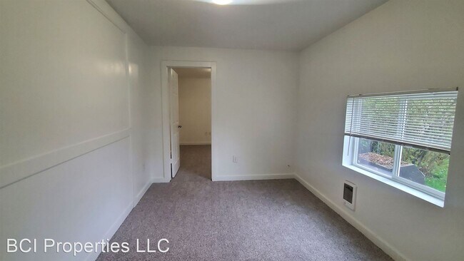 Building Photo - 3 br, 1 bath House - 615-15th St SE