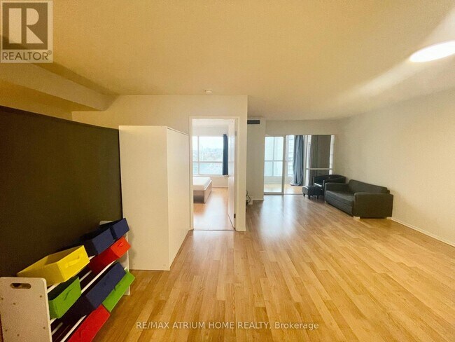 Photo du bâtiment - 1470 Midland Ave