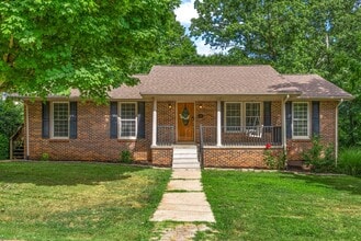 Building Photo - 114 Hickory Hill Dr