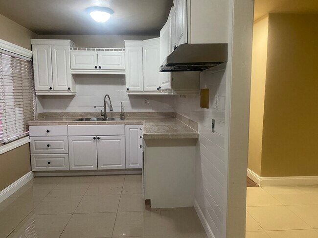 Cocina - 22317 E Avenue O