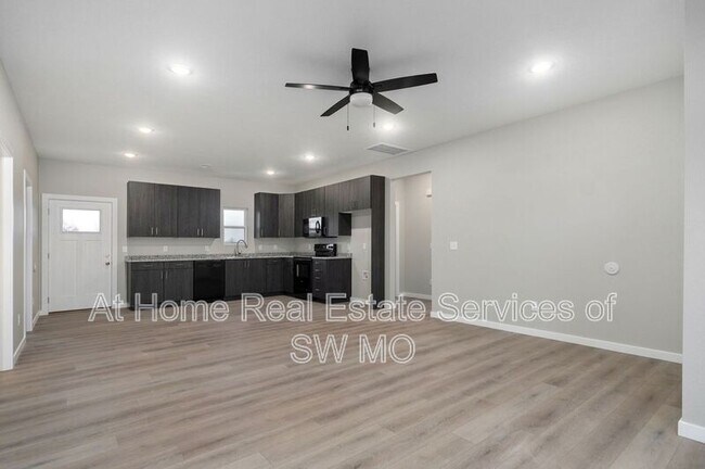 Foto del edificio - 1458 S Shayla Ave