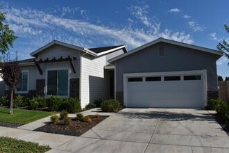 Building Photo - 2446 Bastidas Dr