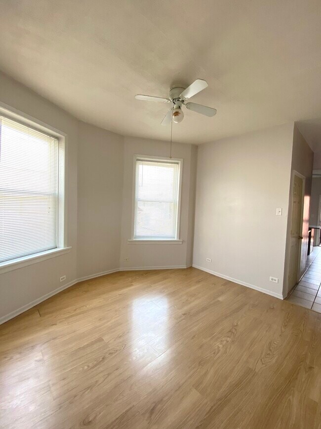 Foto del edificio - 1103 N Ashland Ave