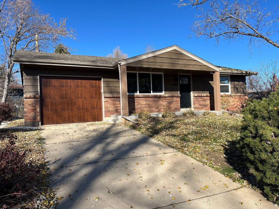 Primary Photo - Modern Charm in South Boulder: Fully Renov...