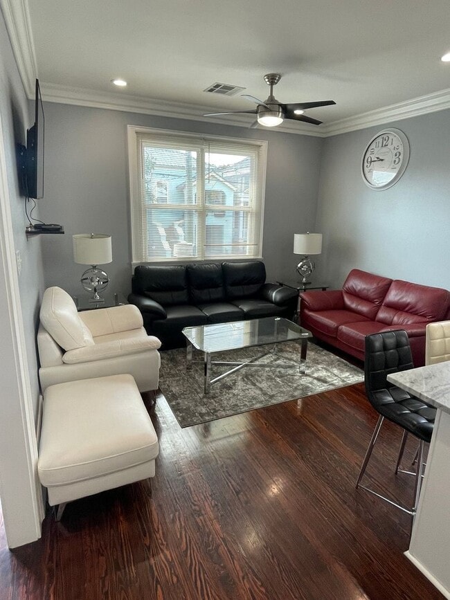 Photo - Gorgeous 3BD/1BA in MidCity Apartment