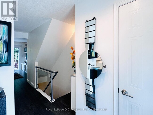 Building Photo - 160 Morpeth St