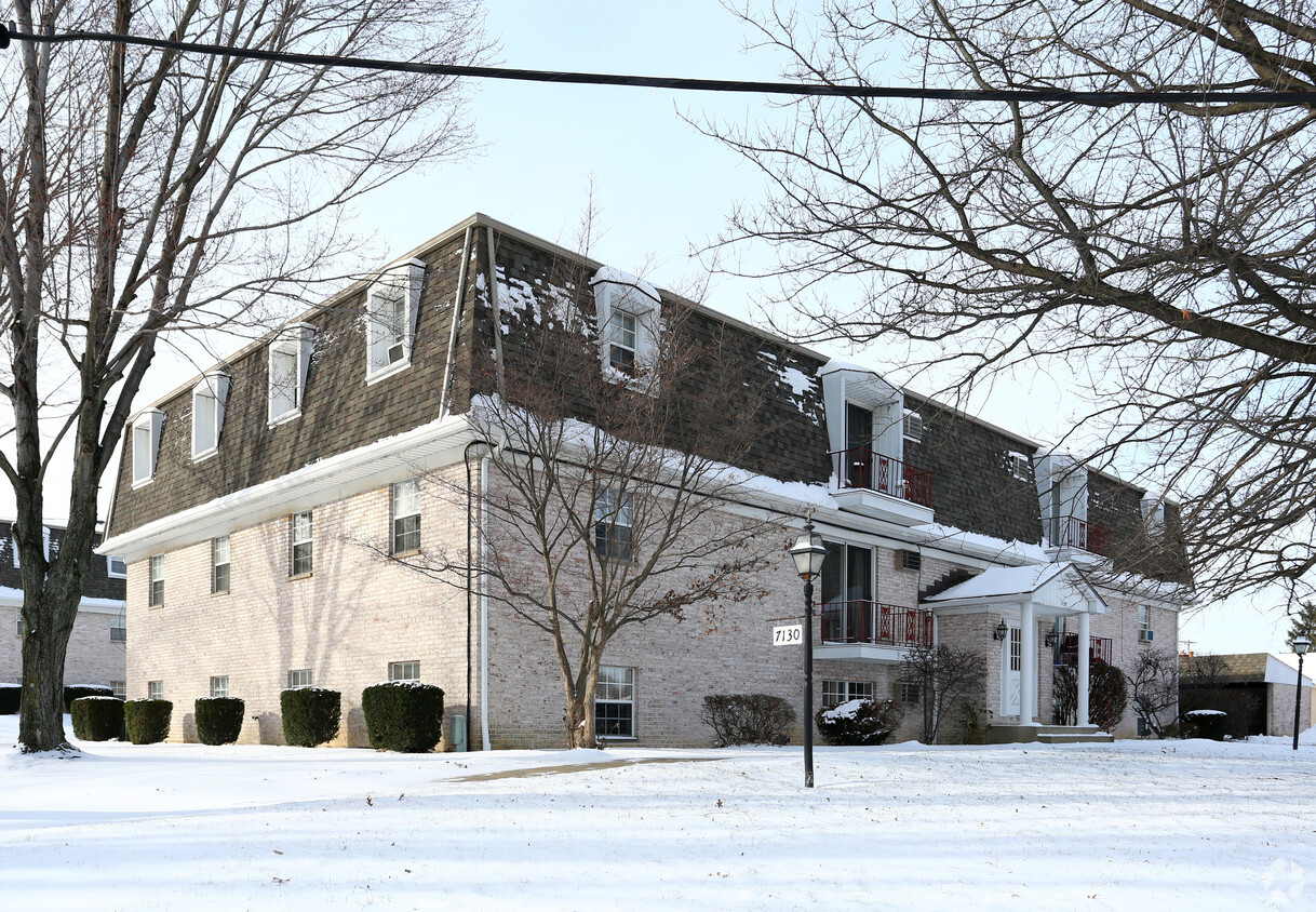 Primary Photo - Locust Apartments