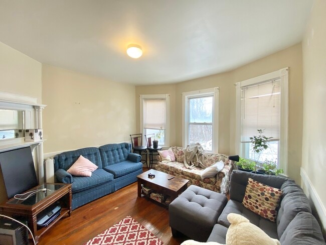 Building Photo - 21 Bucknam St