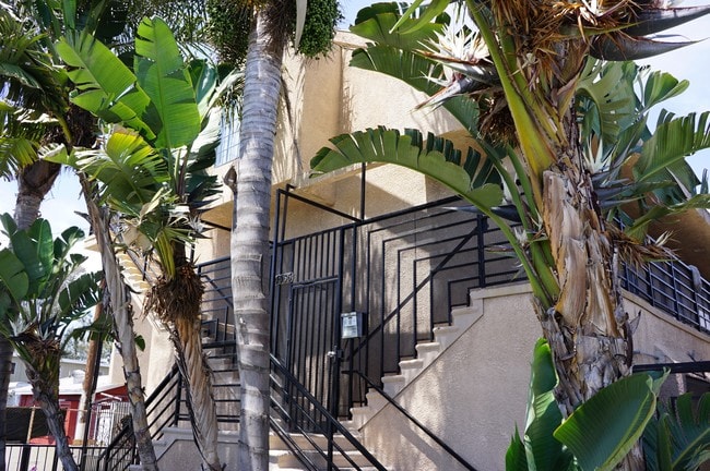 Building Photo - 4335 W Rosecrans Ave