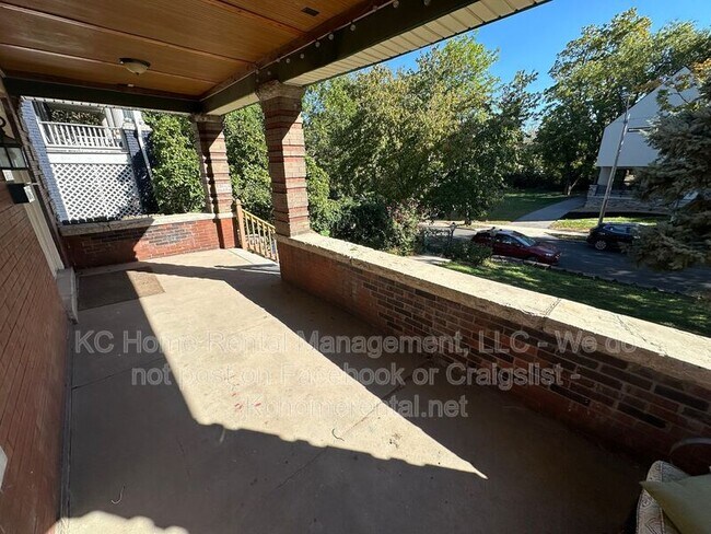 Foto del edificio - 2826 Harrison St