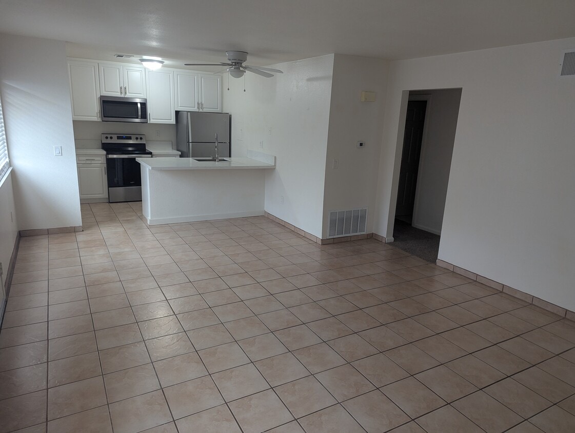 Primary Photo - 72502 Edgehill Dr