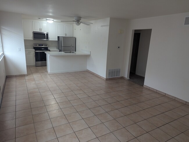 Building Photo - 72502 Edgehill Dr