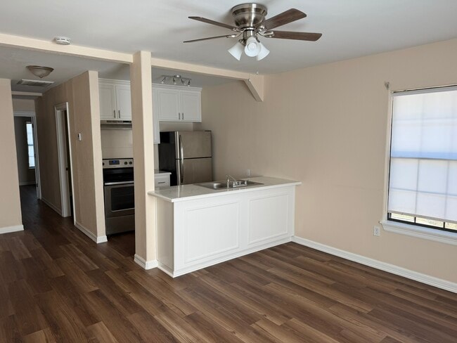 Building Photo - 1112 W Elizabeth St