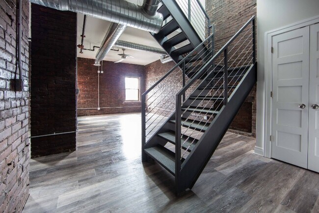 Building Photo - 490 Pearl St