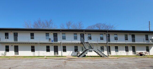 Building Photo - 1006 W Main St