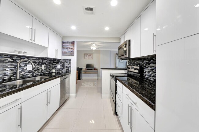 Foto del edificio - 1111 S Ocean Blvd