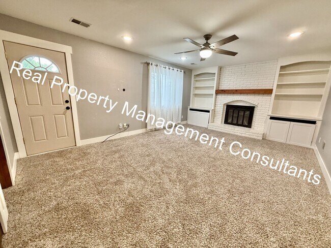 Foto del edificio - Spacious 4 Bedroom Home in Shawnee Mission!