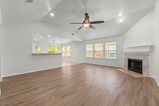 Foto del edificio - 155 Fairwind Trail Dr