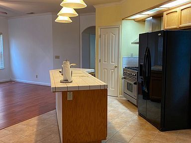 Building Photo - 9069 Old Creek Dr