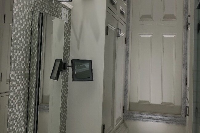 Modern Bath - 10 E Center St