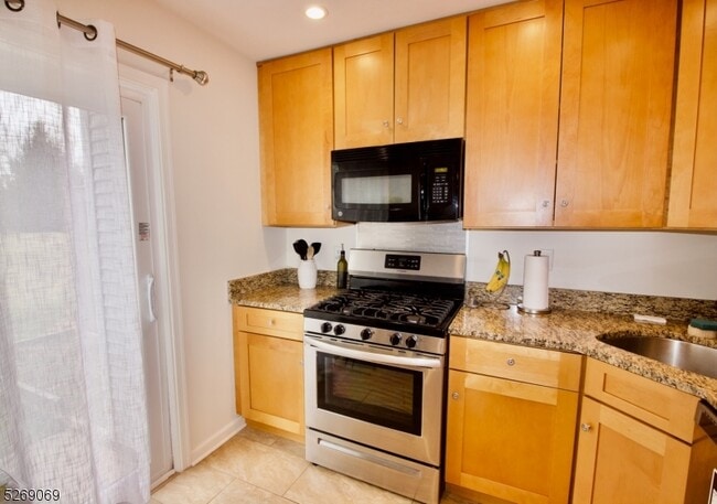 Foto del edificio - 78 Woodward Ln
