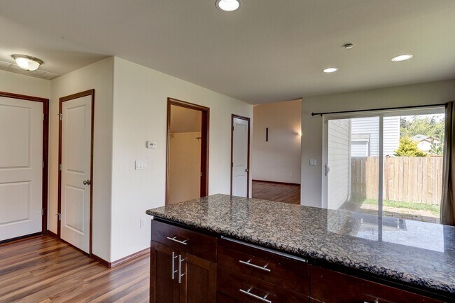 Foto del edificio - Charming 3-Bedroom Home Across from Nature Preserve & Frostad Pond!