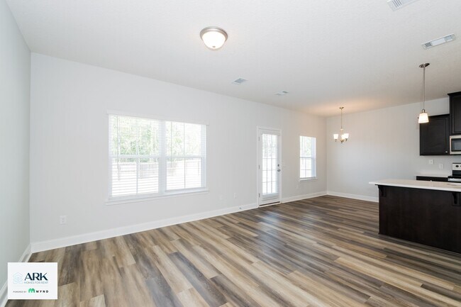 Foto del edificio - 135 Sugarberry Ln