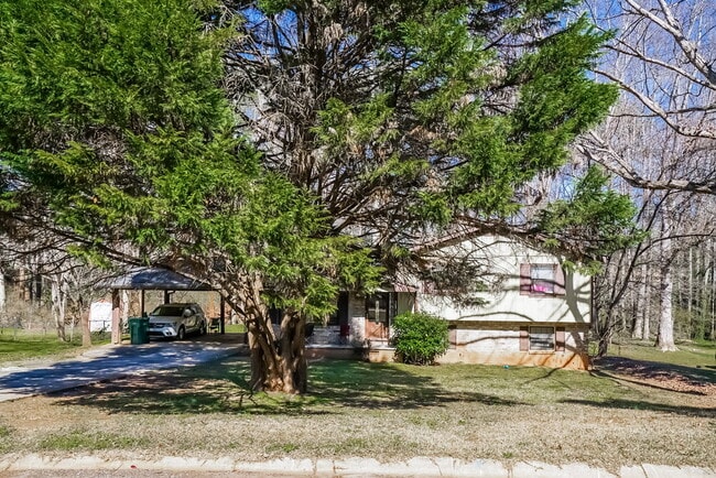 Building Photo - 233 Lucan Way