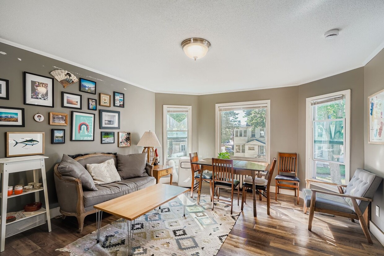 Foto principal - 1000 26th Ave NE