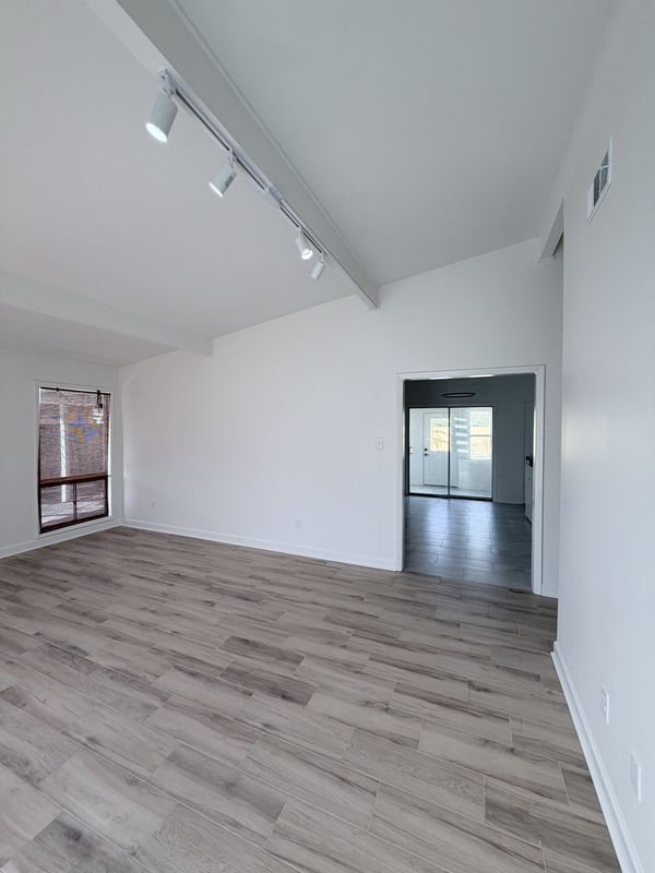 Foto del edificio - 5136 Warfield Dr