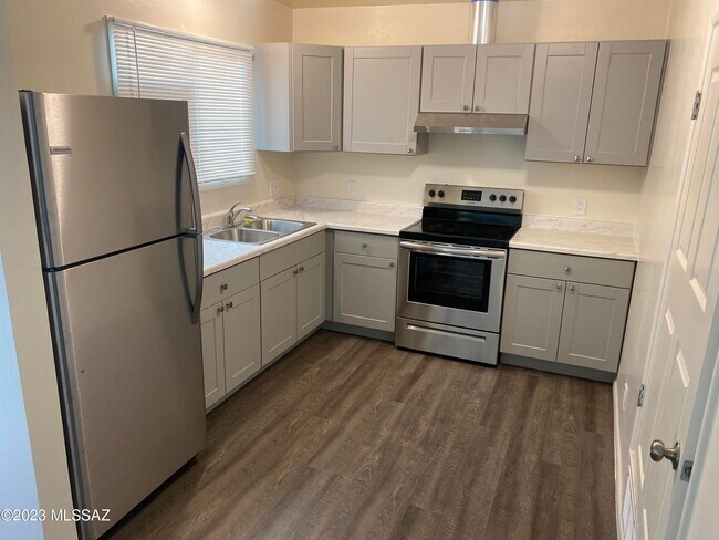 Foto del edificio - 3325 E Blacklidge Dr