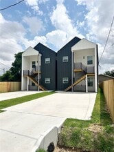 Building Photo - 328 Clearwater St