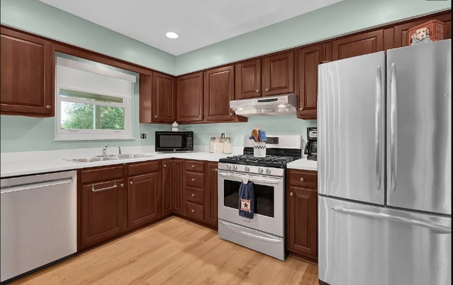 Building Photo - 163 Pine Village Dr