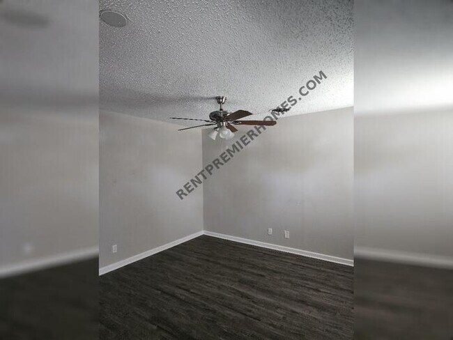 Foto del edificio - 5325 Hensley Dr