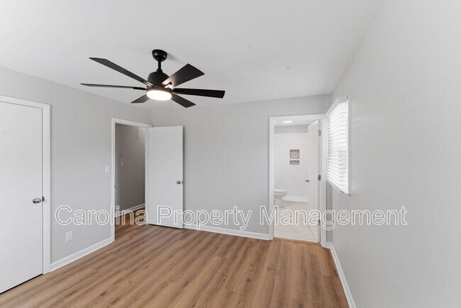 Foto del edificio - 527 Wilson Farm Rd