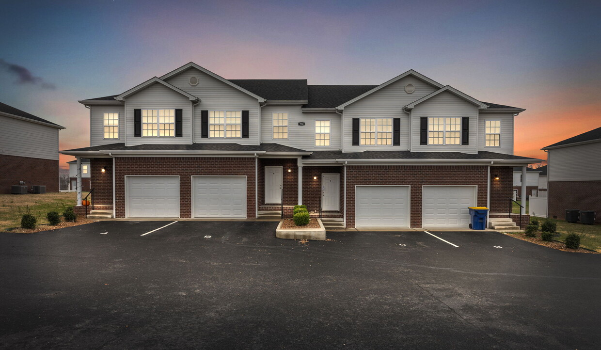 Foto principal - 730 Village Creek Dr