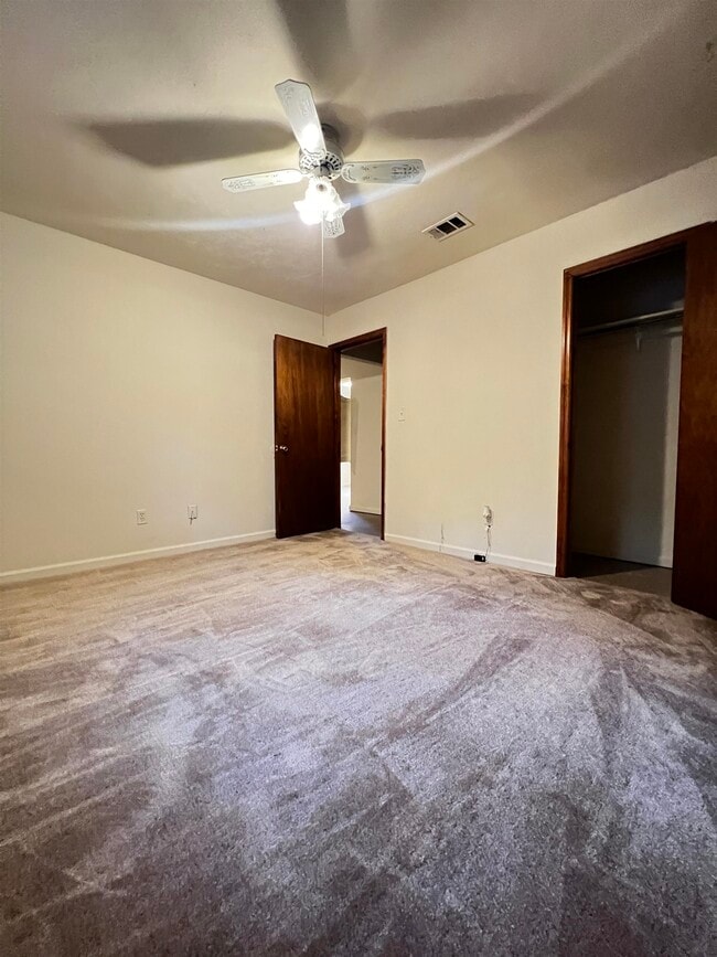 Foto del edificio - 5674 Lumberjack Ln
