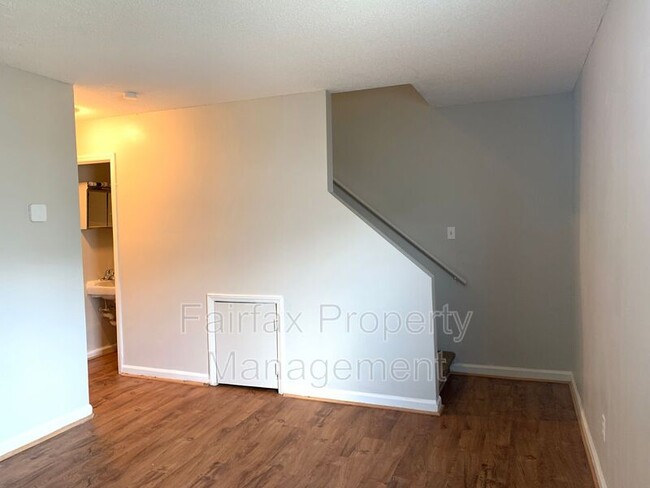 Building Photo - 1427 Cherrycrest Dr