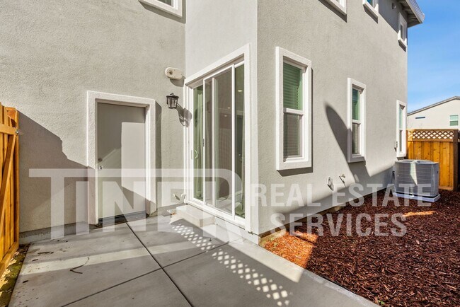 Foto del edificio - Charming 4-Bedroom Home in West Sacramento...