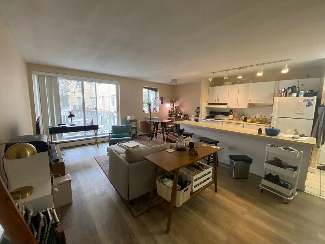 Foto principal - 123 Sewall Ave