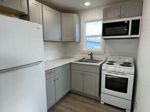 Building Photo - 337 NW 8th Ave