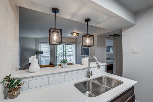 Building Photo - Tenison at White Rock