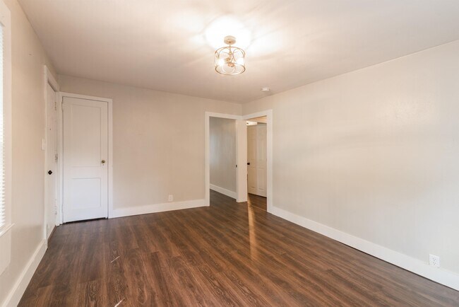 Foto del edificio - 1108 W Walnut Ave