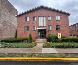 Building Photo - 206 Broad St