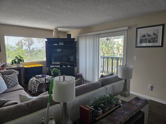 Foto del edificio - 28151 Highridge Rd