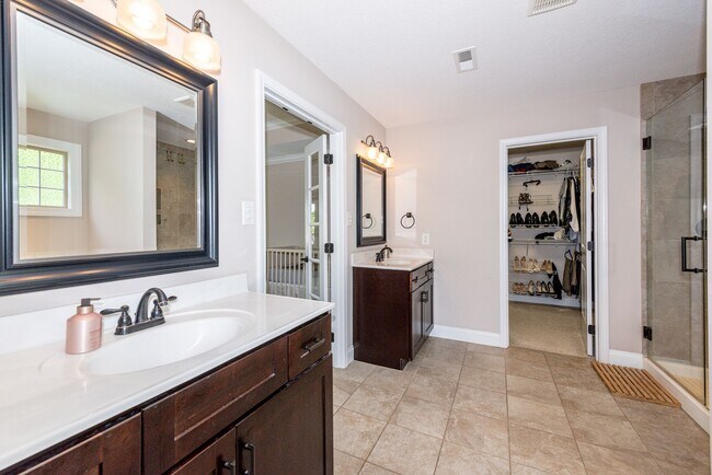 Building Photo - Knoxville 37931 - 3 bedroom (all upstairs,...