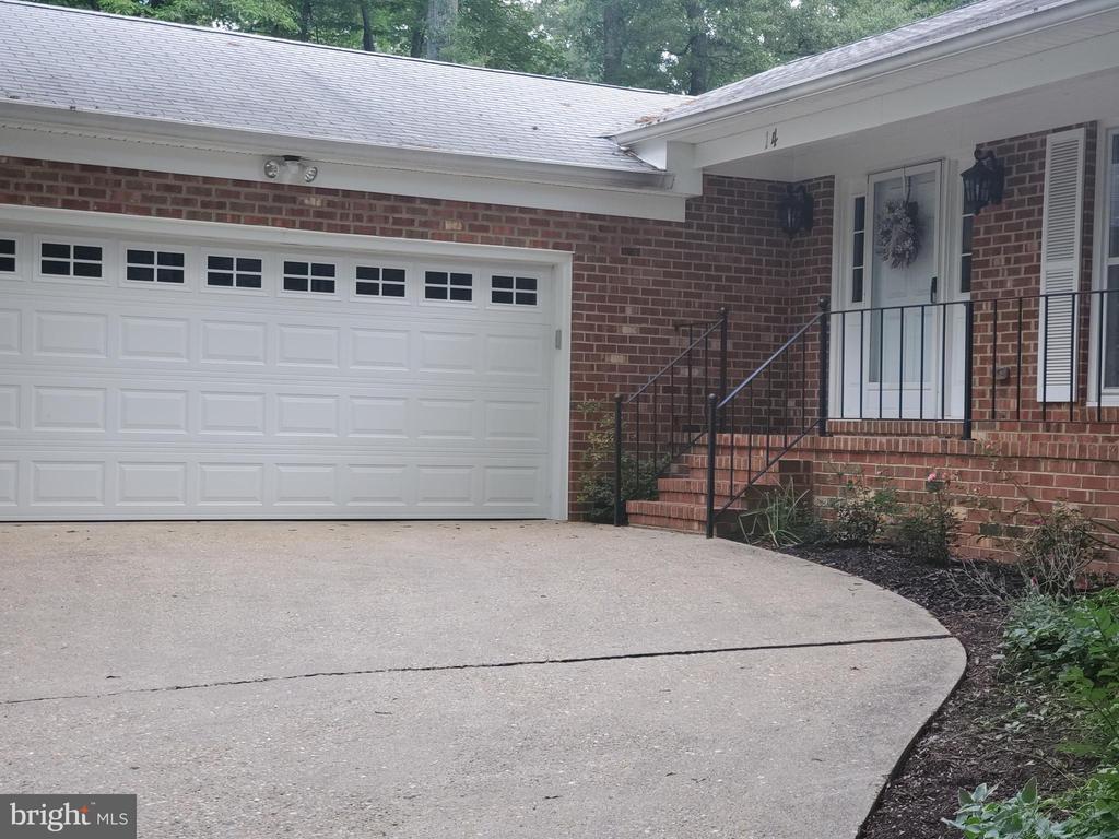 Foto principal - 14 Hamlin Dr