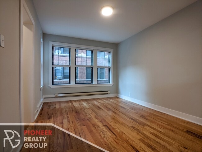 Building Photo - 4417 N Wolcott Ave