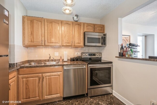 Building Photo - 111 W Maple St