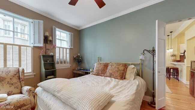 Building Photo - 1 br, 1.5 bath Condo - 70 E Scott St